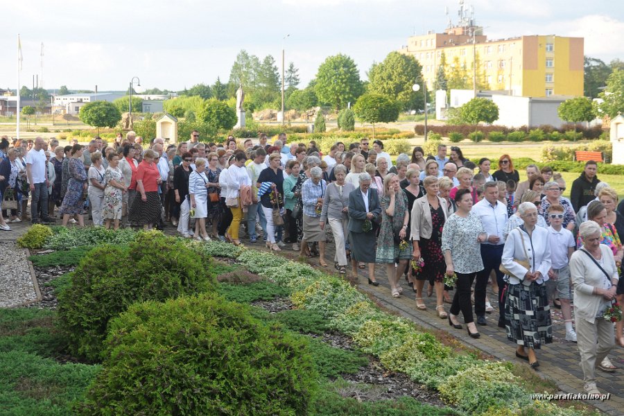 62 Procesja eucharystyczna.jpg